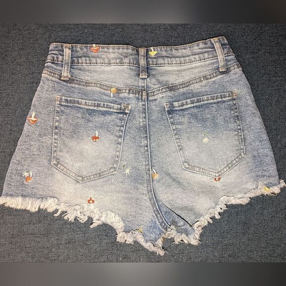 Tinsel Town light blue jean cut off shorts, size 3 - Picture 4 of 5